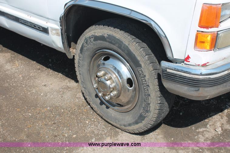 image for item L9998 1989 GMC Sierra C3500 extended cab pickup truck