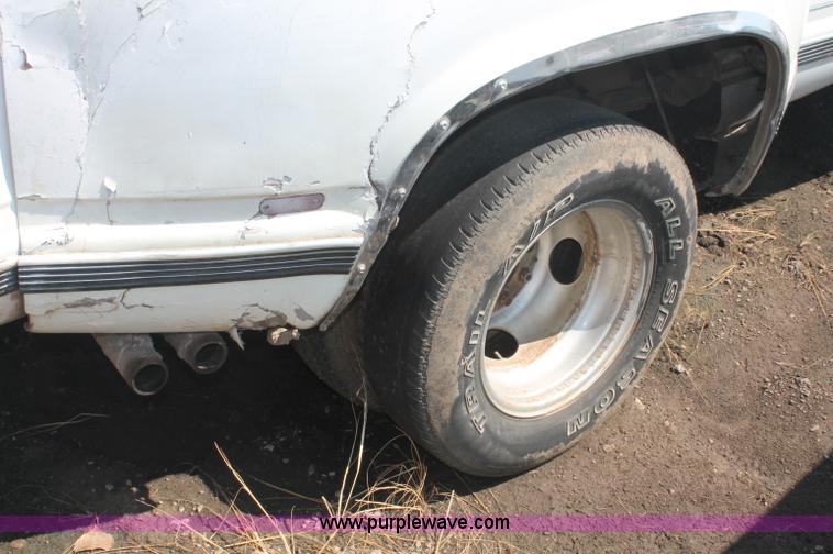 image for item L9998 1989 GMC Sierra C3500 extended cab pickup truck