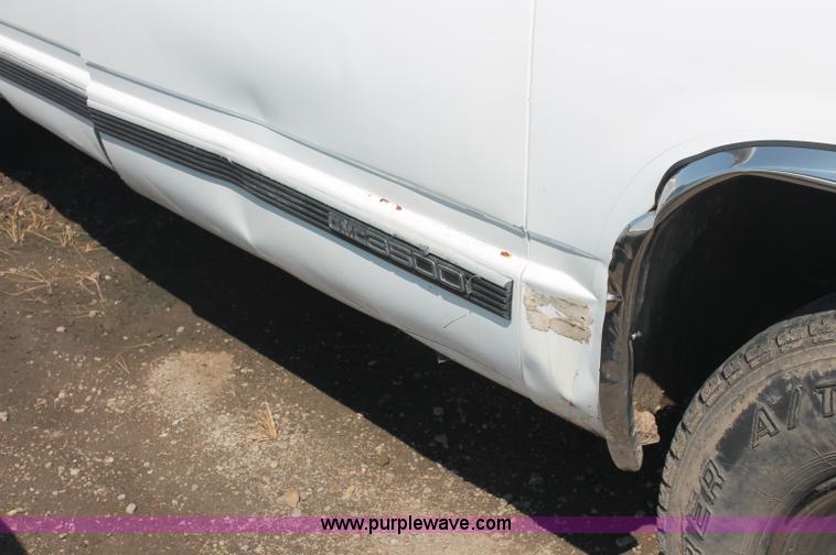 image for item L9998 1989 GMC Sierra C3500 extended cab pickup truck