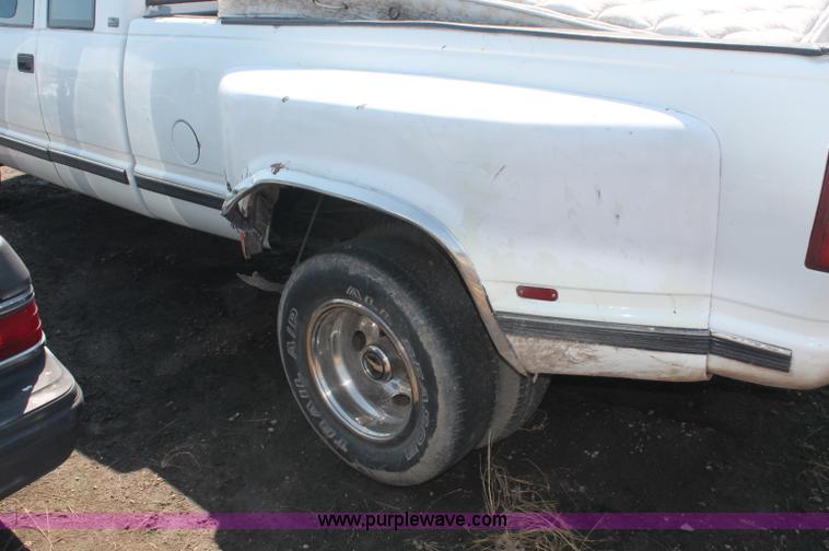 image for item L9998 1989 GMC Sierra C3500 extended cab pickup truck