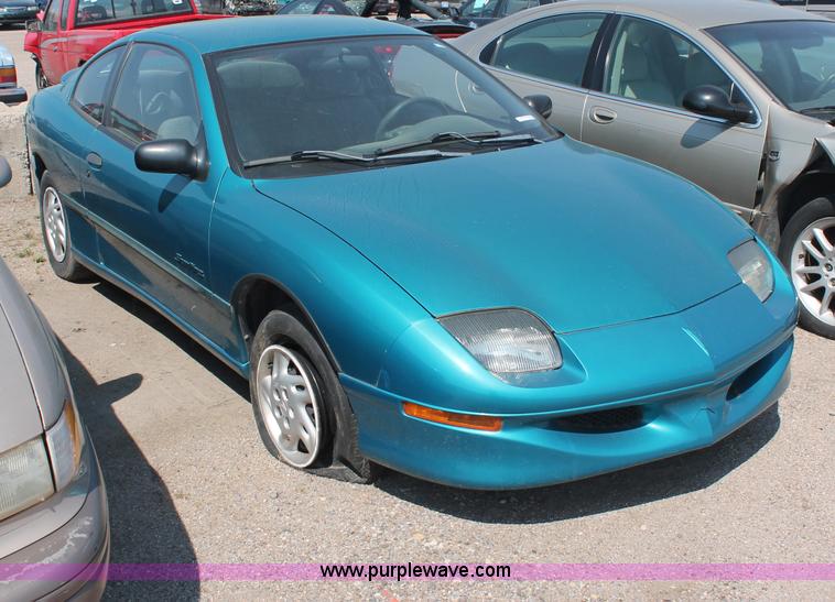 image for item O9321 1998 Pontiac Sunfire SE
