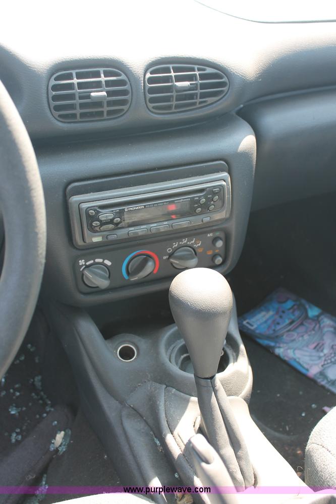 image for item O9321 1998 Pontiac Sunfire SE