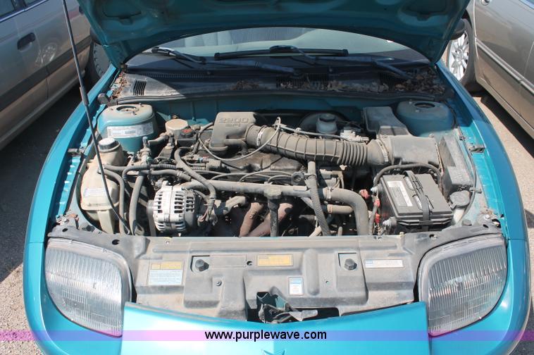 image for item O9321 1998 Pontiac Sunfire SE