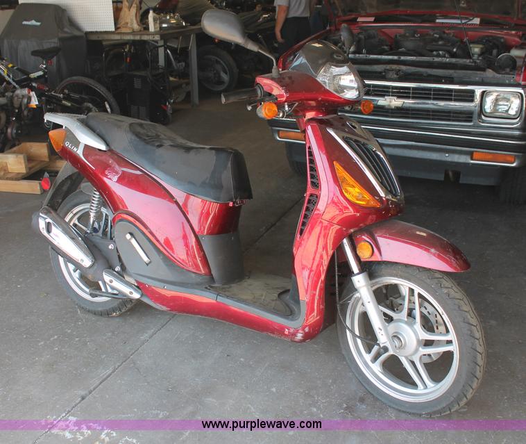 image for item O9324 2008 Qlink scooter