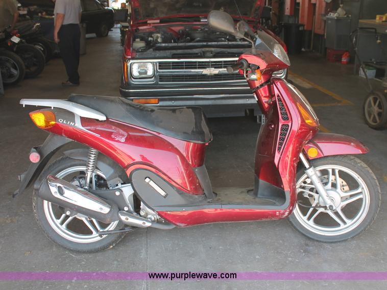 image for item O9324 2008 Qlink scooter