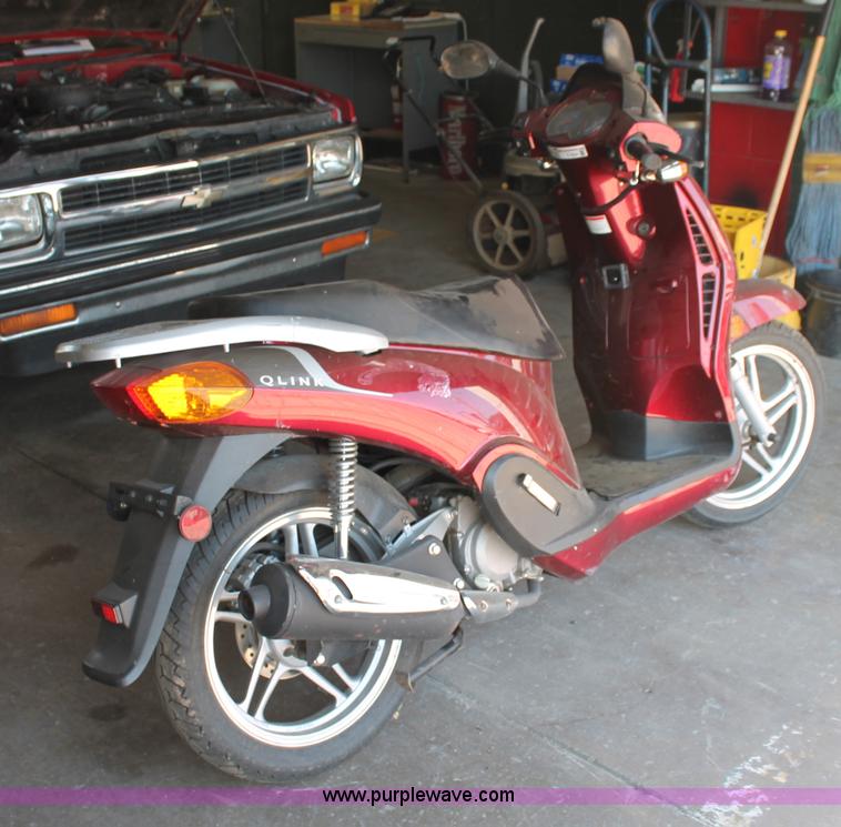 image for item O9324 2008 Qlink scooter