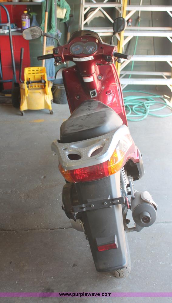 image for item O9324 2008 Qlink scooter