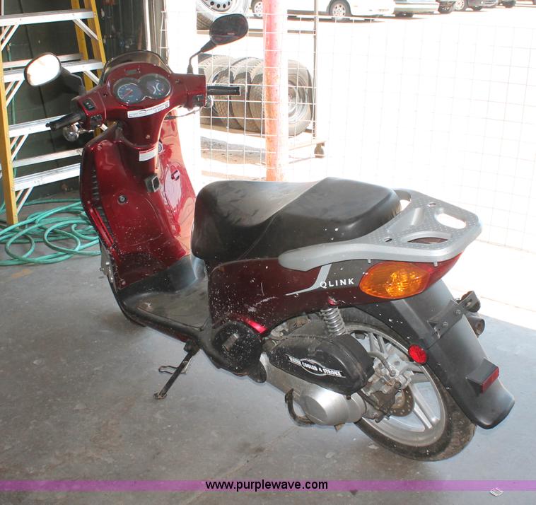 image for item O9324 2008 Qlink scooter