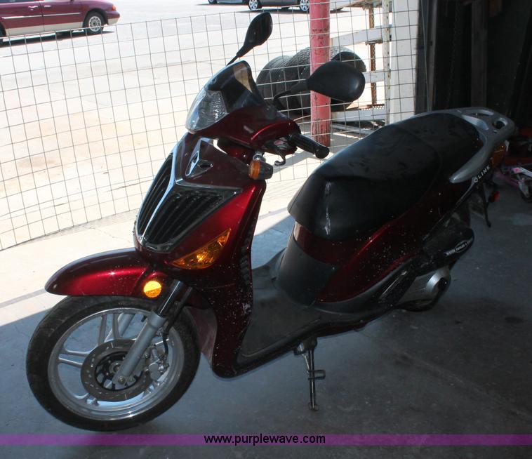 image for item O9324 2008 Qlink scooter