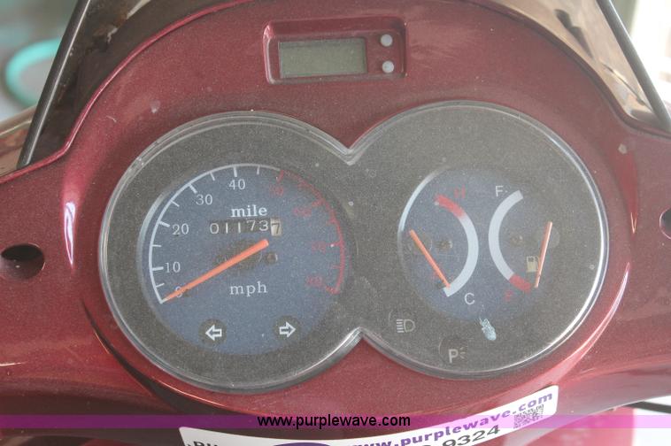 image for item O9324 2008 Qlink scooter