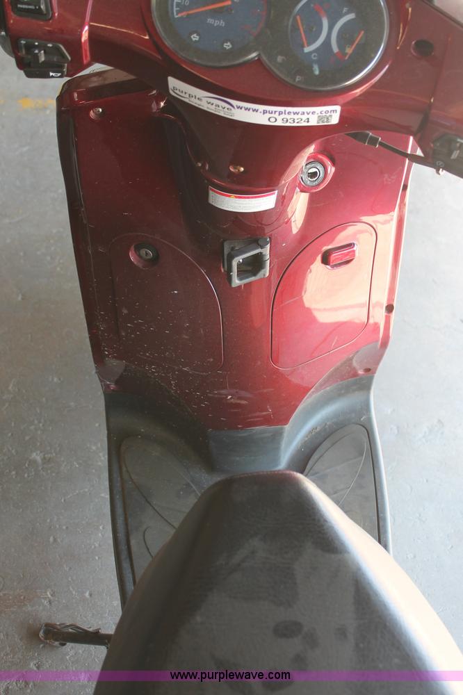 image for item O9324 2008 Qlink scooter