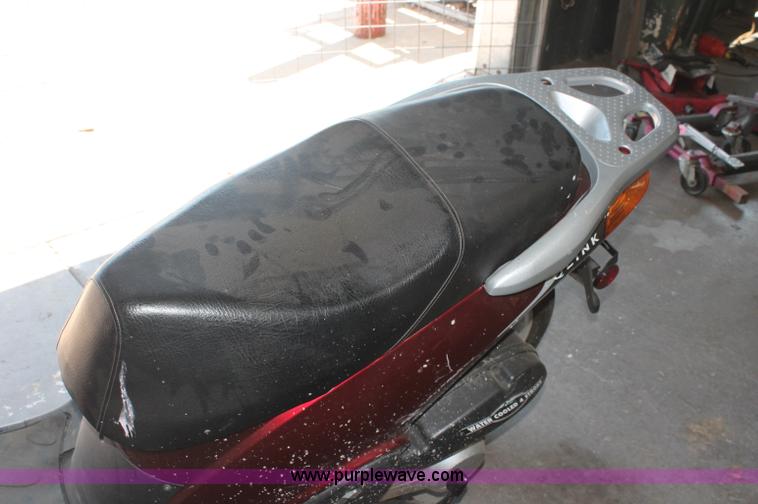 image for item O9324 2008 Qlink scooter