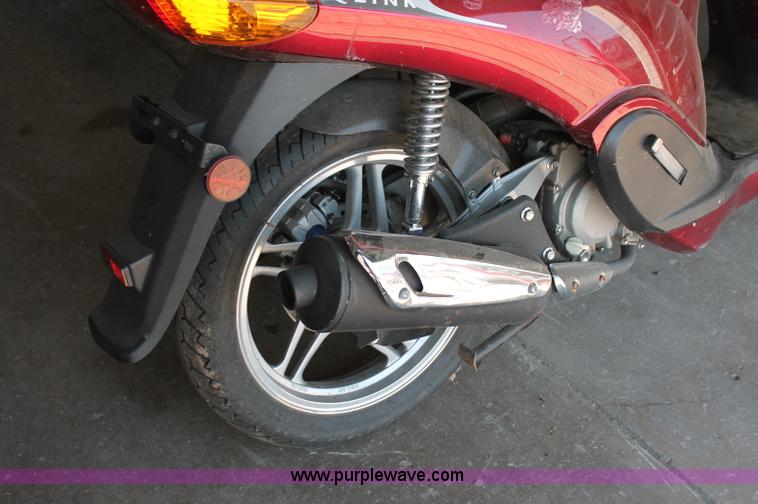 image for item O9324 2008 Qlink scooter