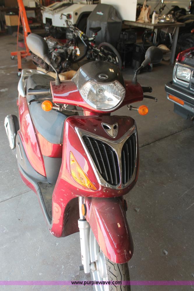 image for item O9324 2008 Qlink scooter