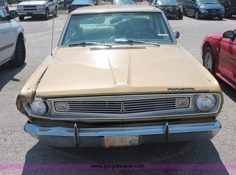 image for item O9325 1969 Plymouth Valiant Signet