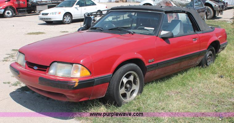 image for item O9326 1988 Ford Mustang LX convertible