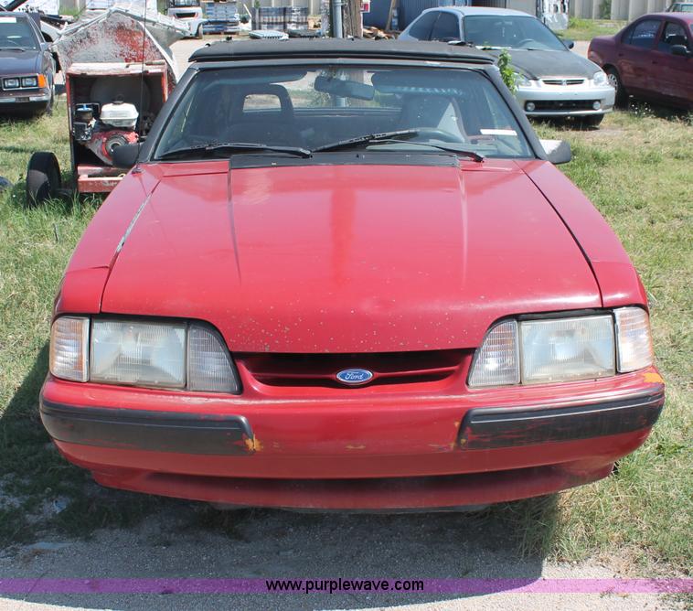 image for item O9326 1988 Ford Mustang LX convertible
