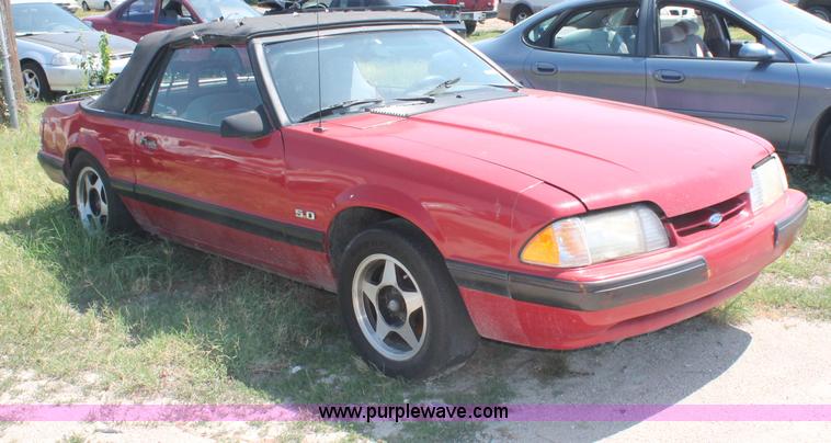 image for item O9326 1988 Ford Mustang LX convertible