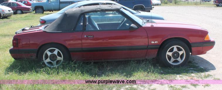 image for item O9326 1988 Ford Mustang LX convertible
