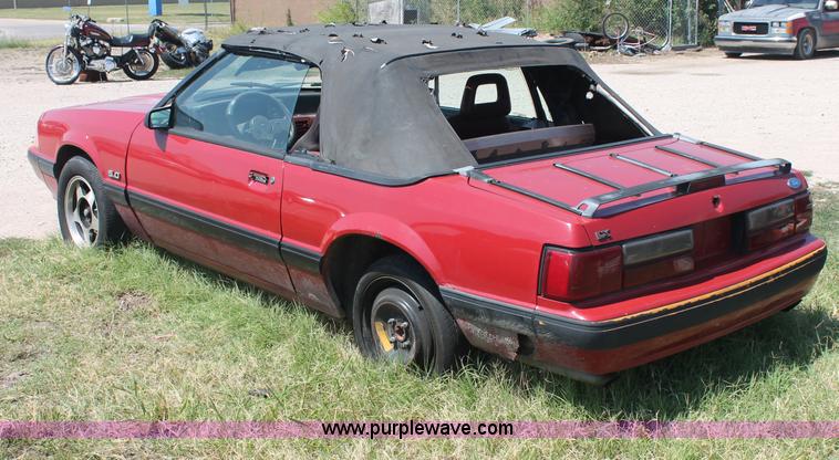 image for item O9326 1988 Ford Mustang LX convertible