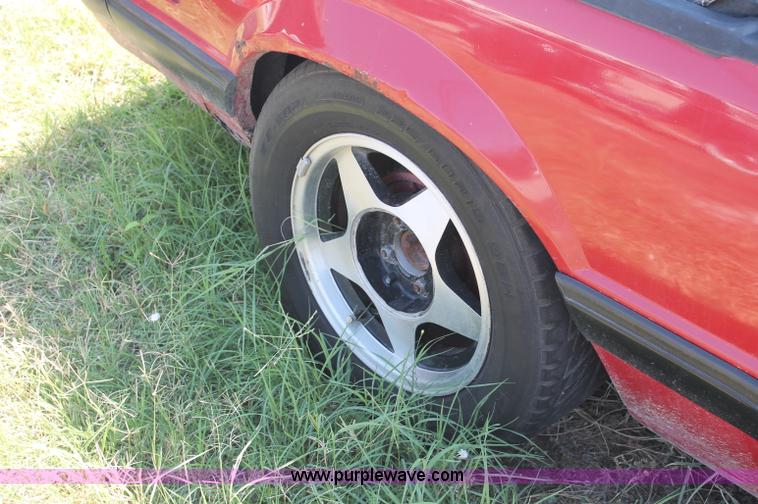 image for item O9326 1988 Ford Mustang LX convertible