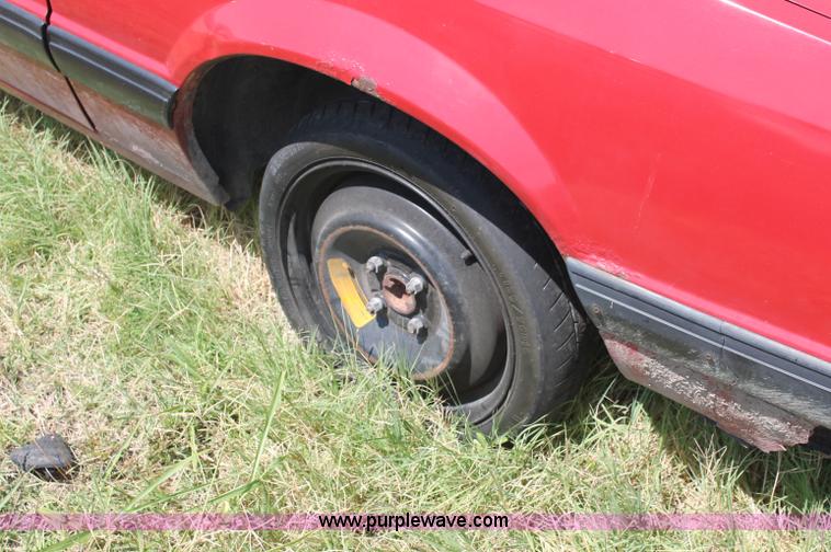 image for item O9326 1988 Ford Mustang LX convertible