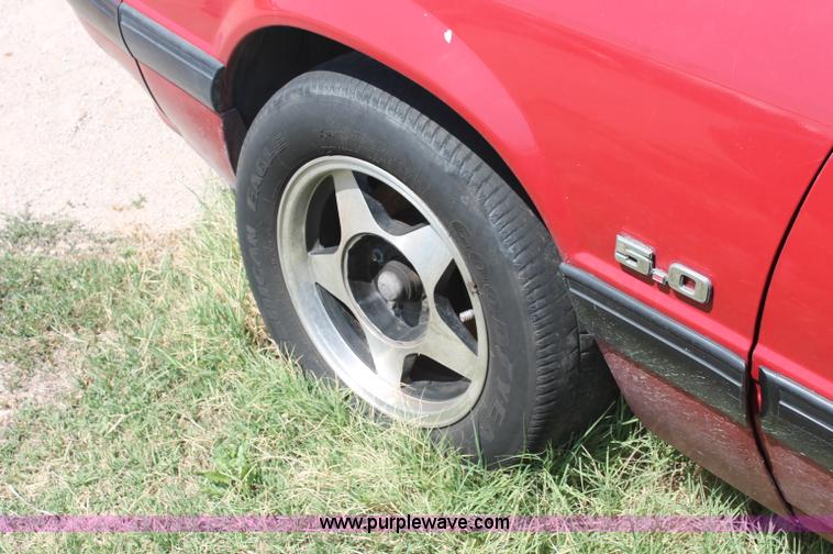 image for item O9326 1988 Ford Mustang LX convertible