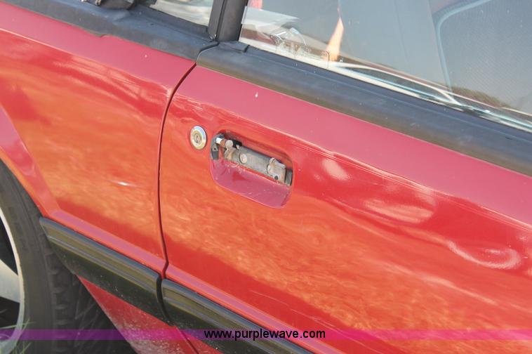 image for item O9326 1988 Ford Mustang LX convertible