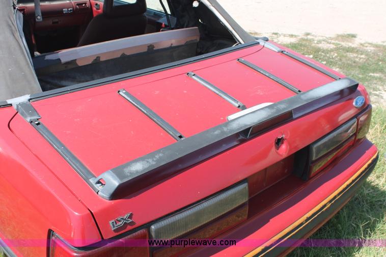 image for item O9326 1988 Ford Mustang LX convertible
