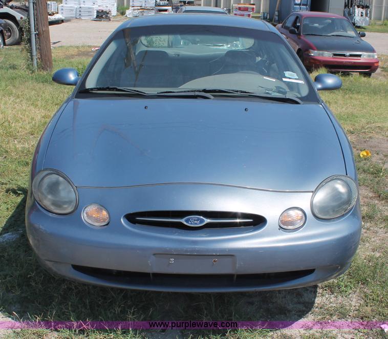 image for item O9327 1999 Ford Taurus SE