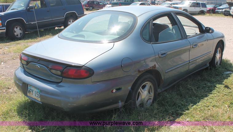 image for item O9327 1999 Ford Taurus SE
