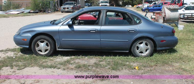 image for item O9327 1999 Ford Taurus SE