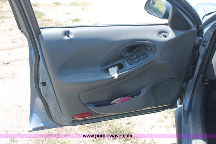 image for item O9327 1999 Ford Taurus SE