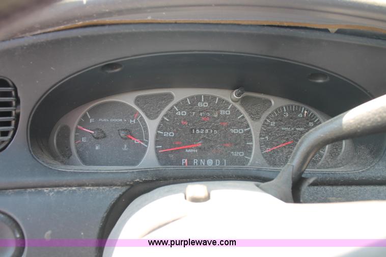 image for item O9327 1999 Ford Taurus SE