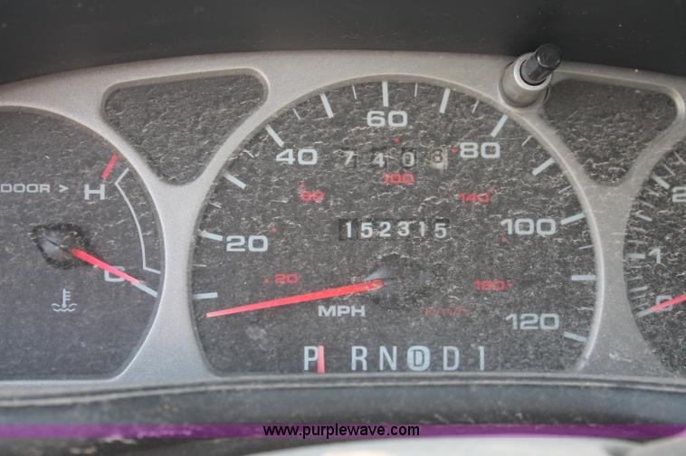 image for item O9327 1999 Ford Taurus SE