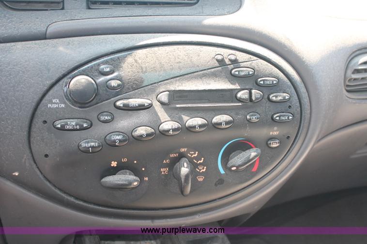 image for item O9327 1999 Ford Taurus SE