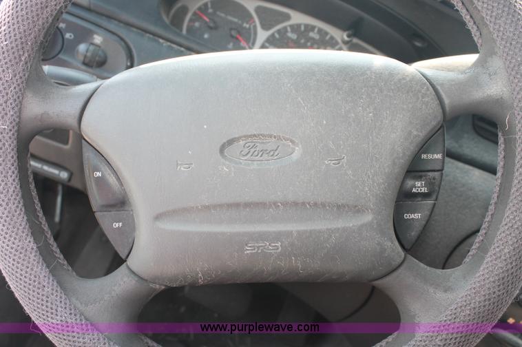 image for item O9327 1999 Ford Taurus SE