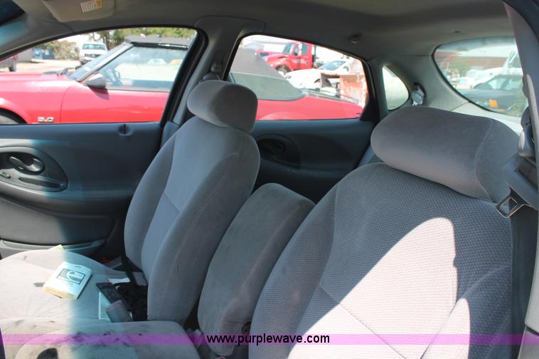 image for item O9327 1999 Ford Taurus SE