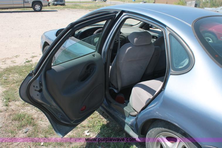 image for item O9327 1999 Ford Taurus SE