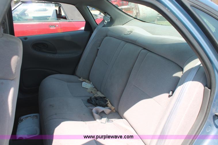 image for item O9327 1999 Ford Taurus SE