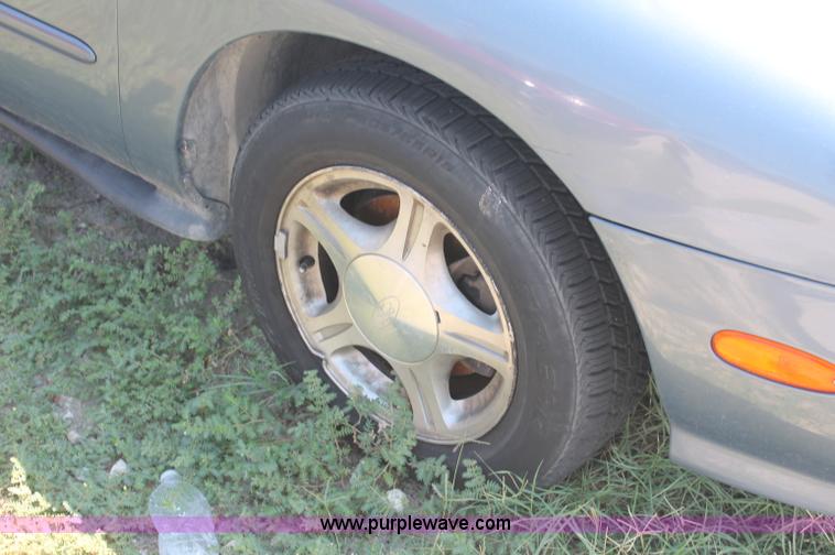 image for item O9327 1999 Ford Taurus SE