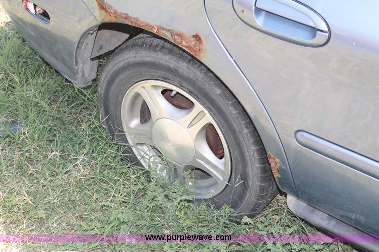 image for item O9327 1999 Ford Taurus SE