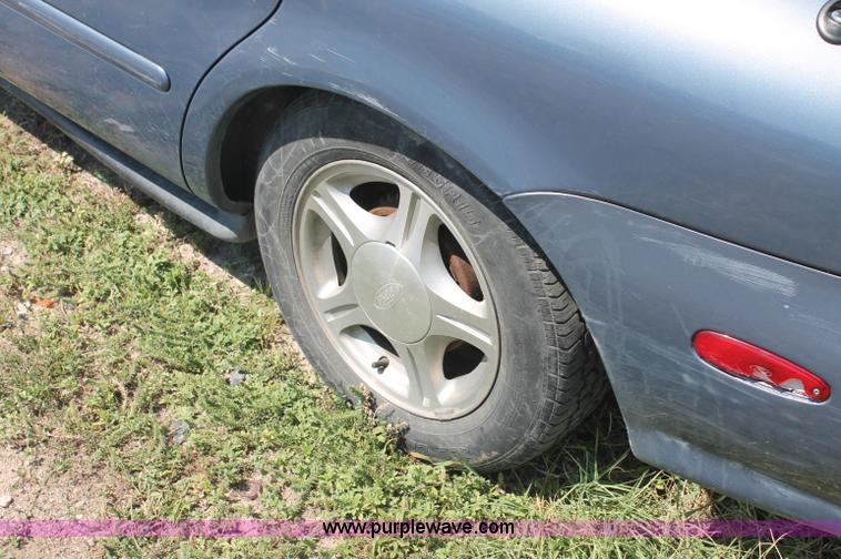 image for item O9327 1999 Ford Taurus SE