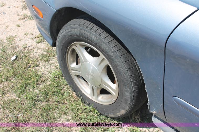 image for item O9327 1999 Ford Taurus SE