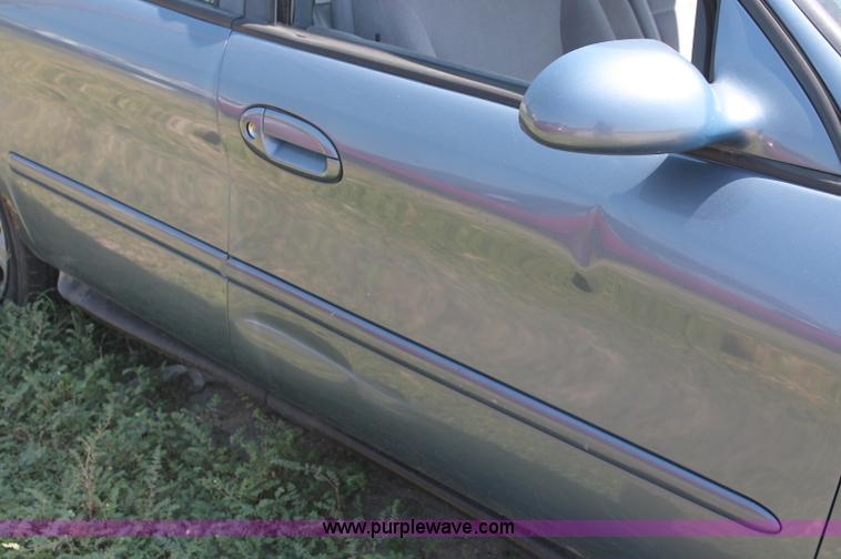 image for item O9327 1999 Ford Taurus SE