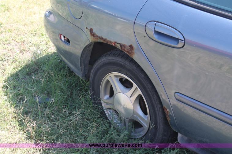 image for item O9327 1999 Ford Taurus SE