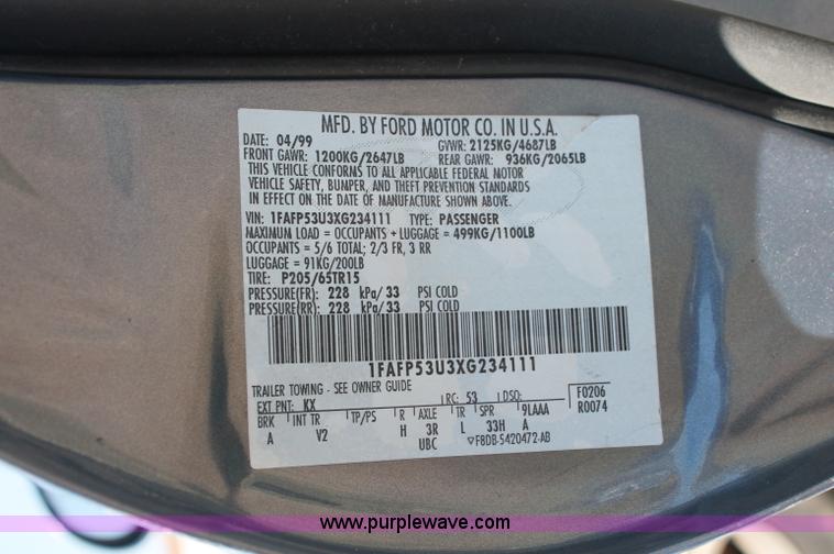 image for item O9327 1999 Ford Taurus SE