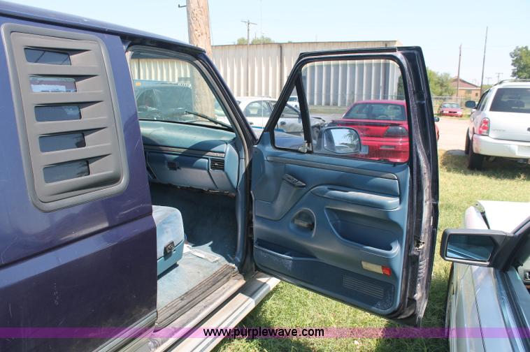 image for item O9328 1994 Ford F150 XLT extended cab pickup truck