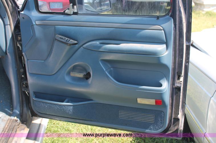 image for item O9328 1994 Ford F150 XLT extended cab pickup truck