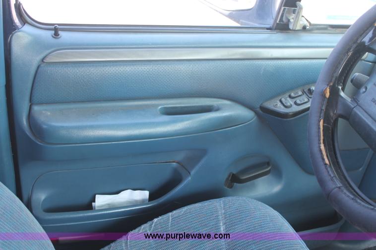 image for item O9328 1994 Ford F150 XLT extended cab pickup truck